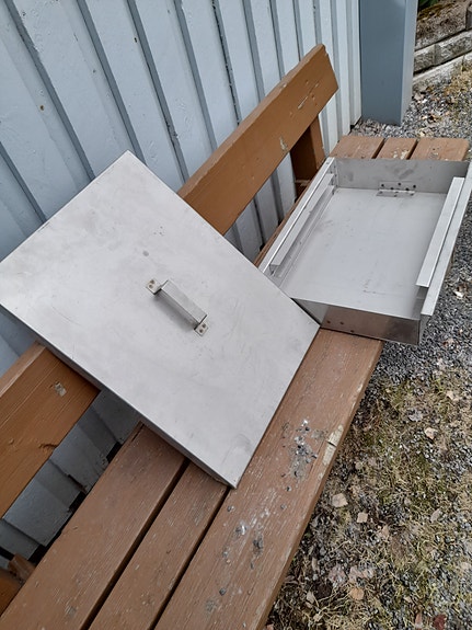 RST laatikko kannella 100x400x550mm