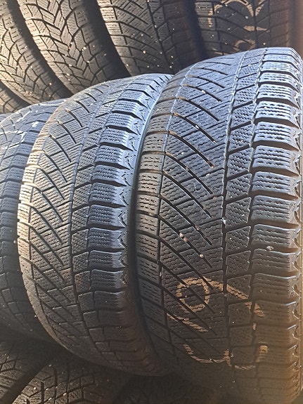 Conti 215/55R17 kitkapari