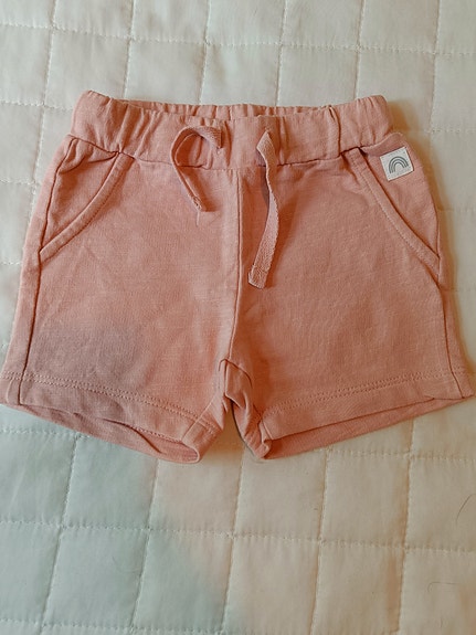 Kesäshortsit koko 62
