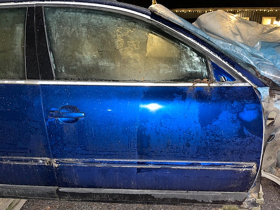 VW Passat 3BG (B5.5) oikea etuovi