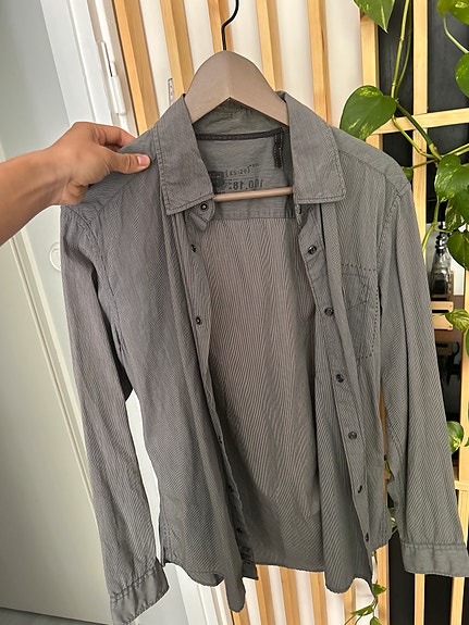 Miesten harmaa kauluspaita