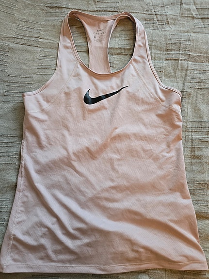 Nike Urheilutoppi