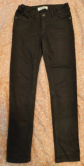 Lindex mustat slim farkut 134