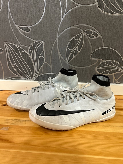 Futsal kengät