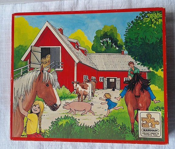 Vanha puinen palapeli -maatilan eläimet aiheella