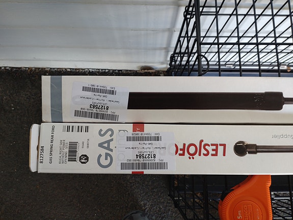 Ford kuga 2013-2019 tavaratilan kaasujouset.Lesjöfors.Uudet
