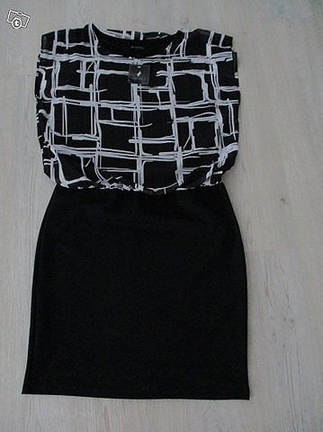 Janina F uusi musta mekko 42-44