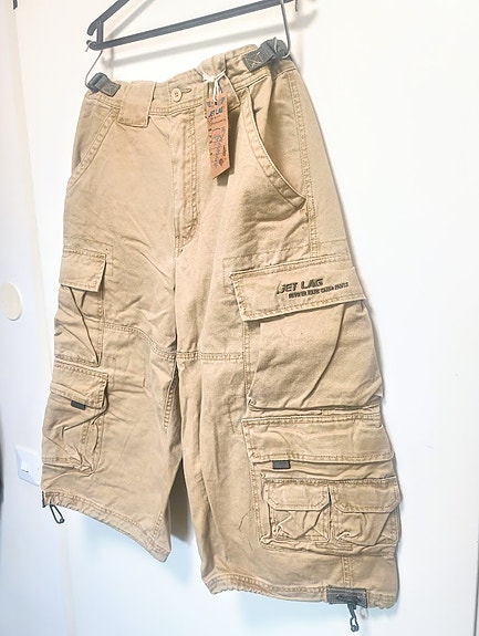 UUDET JetLag shortsit - 3/4 pitkät - M/30-32