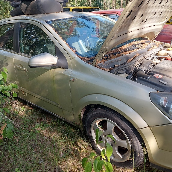 1.8L astra h varaosina myyntiin.