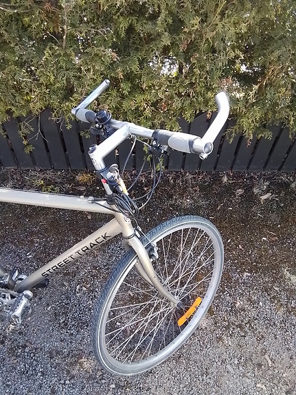pyörä 28" hybridi kunnossa DBS