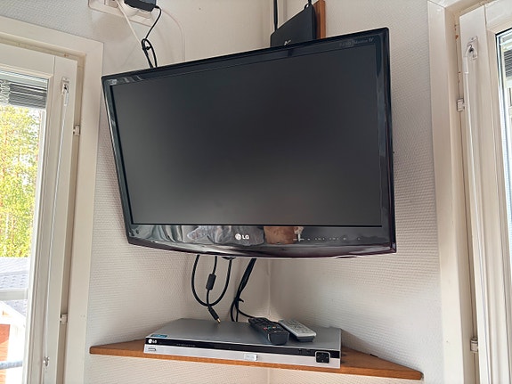 LG 27” TV- ja DVD-yhdistelmä - Sisältää seinäkiinnikkeen!