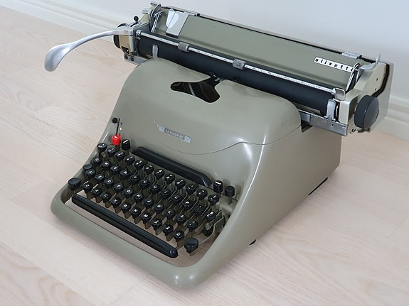 Vintage: Kirjoituskone Olivetti Lexikon 80, valmistusvuosi 1955
