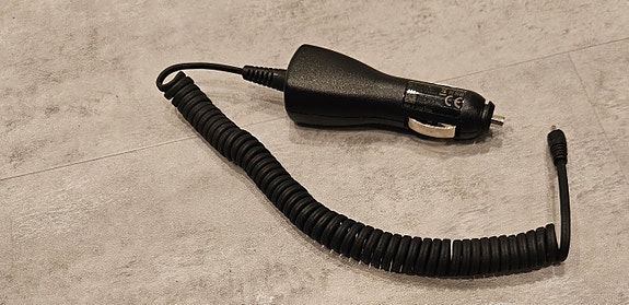 Nokia DC-4 autolaturi