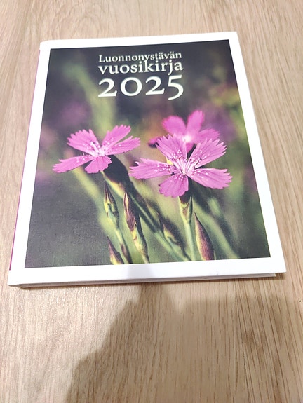 ALE Luonnonystävän vuosikirja 2025 + karhujuliste