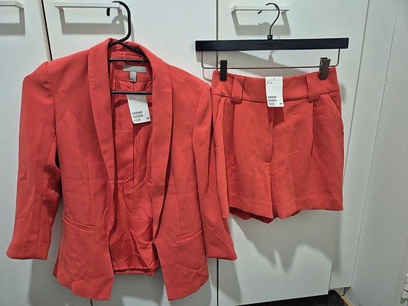 H&M Koralli Bleiseri ja Shortsit