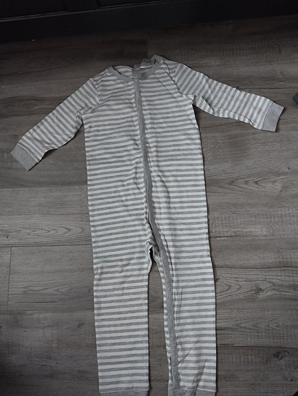 Uusi käyttämätön pyjama 98cm