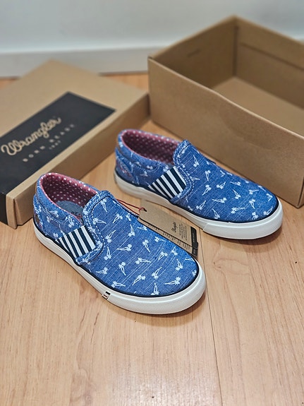 Uudet Wrangler "slip on" kengät 29