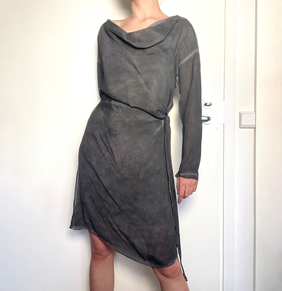 NU Denmark silkkiviskoosi harmaa midimekko, kulunut rock minimalistinen