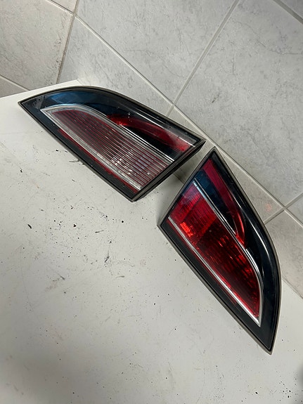 Mazda 6 farmarin takaluukun valot