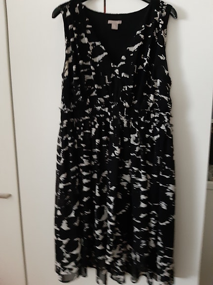 Musta/valkoinen mekko koko 50