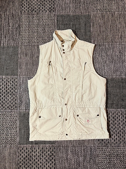 FJÄLLRÄVEN vintage mens L tall / XL slim turistiliivi verkkovuori liivi pitkä