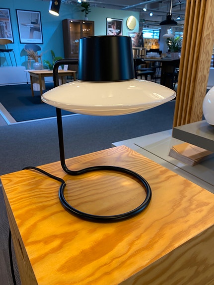 Louis Poulsen AJ-Oxford pöytävalaisin (ovh:630eur)