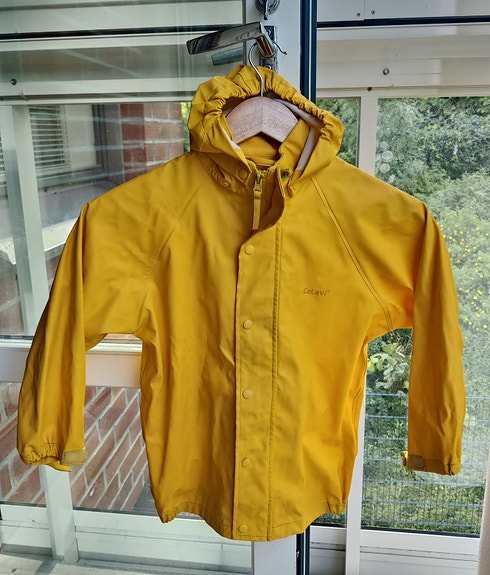 Keltainen lasten sadetakki 120