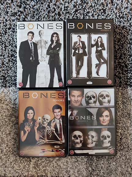Bones kaudet 1-4, muoveissa