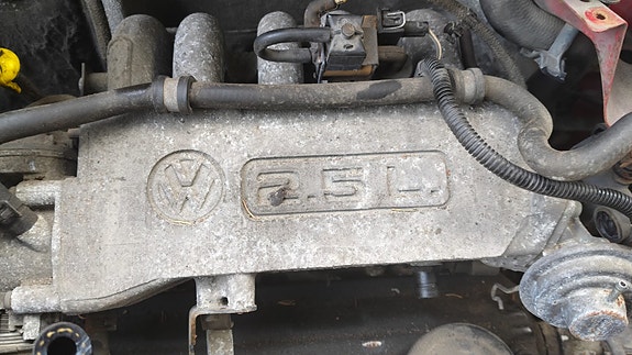 Volkswagen transporter/caravelle t4 2.5L aet bensa Moottori