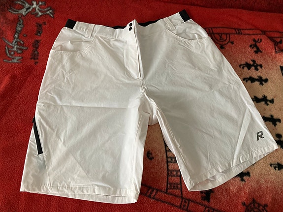 Rukka naisten shortsit, valkoiset, uudet, XXL