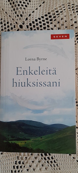 Kirja Enkeleitä hiuksissani