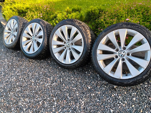 Hyvät nastarenkaat alumiinivanteilla