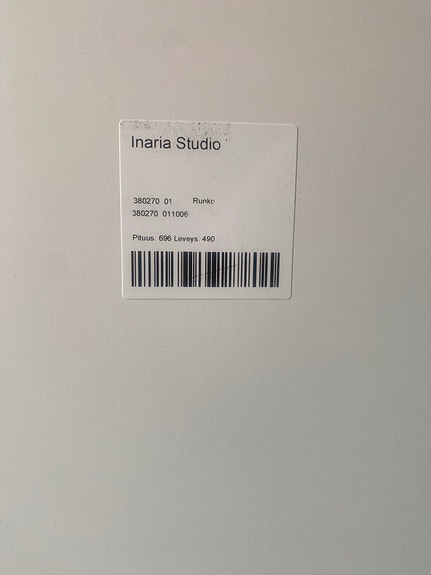 Inaria hyllylevyjä