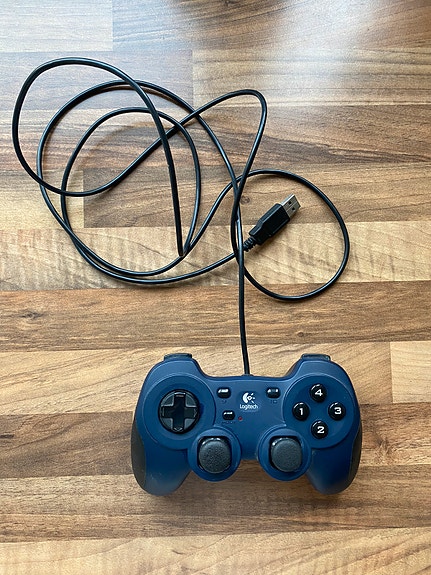 Logitech Dual Action peliohjain tietokoneelle.