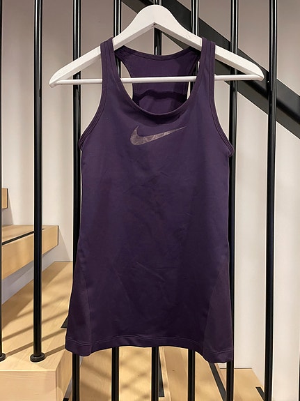 Nike urheilutoppi
