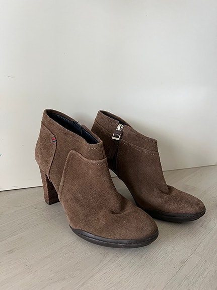 Tommy Hilfiger nahkakengät  koko 39