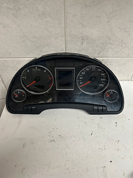 Audi A4 B7 dieselin mittaristo