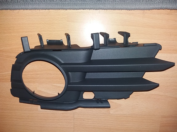 Etupuskurin sumuvalon ritilä Opel Vectra-C