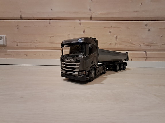 Emek pitkä sora-auto