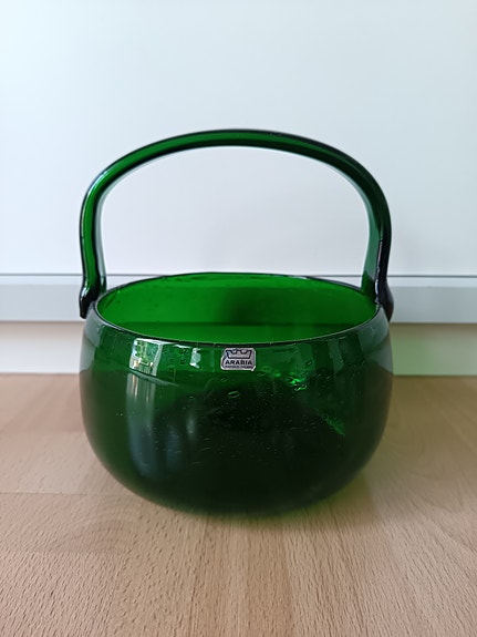 Nuutajärvi lasimalja sangalla