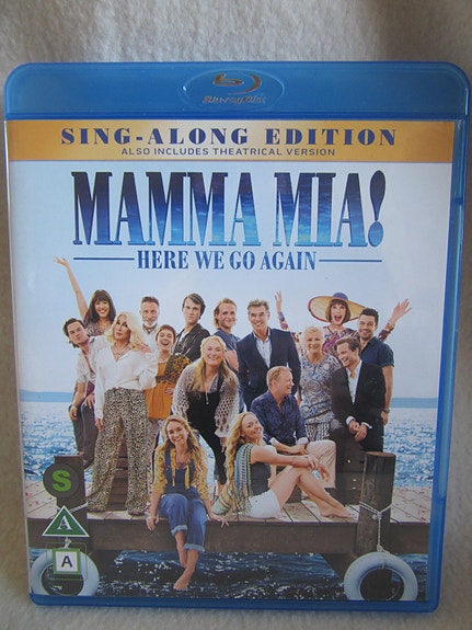 Mamma Mia Here We Go Again blu-ray