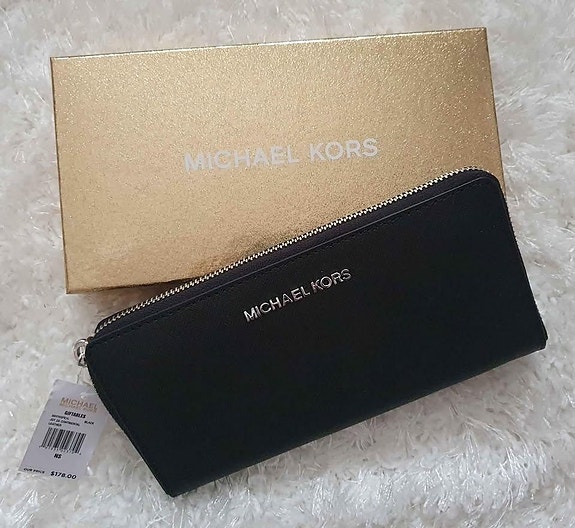 Michael Kors musta lompakko