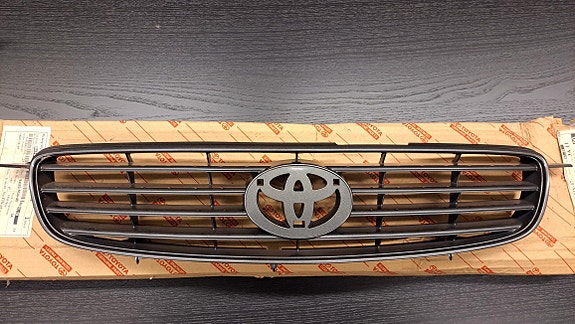 Toyota Corolla maski, jäähdyttäjän säleikkö