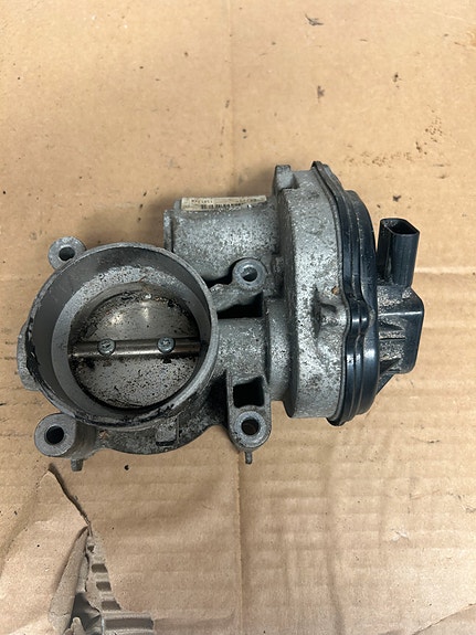 Ford mondeo mk4 2.0 bensan kaasuläppäkotelo