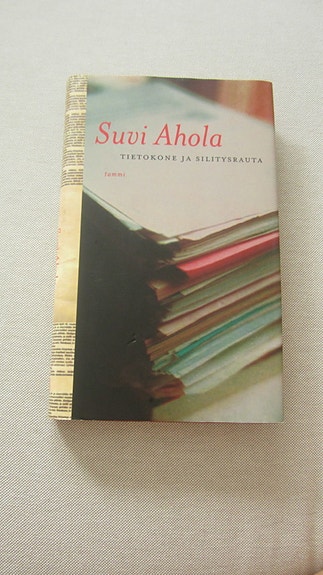 Tietokone ja silitysrauta / Suvi Ahola