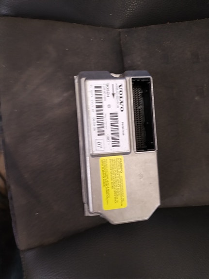 Volvo v70 mk2 airbag keskusyksikkö