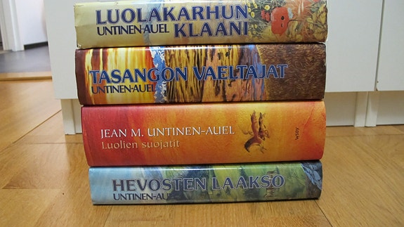 Jean M. Untinen-Auel Maan lapset sarjaa 4 kirjaa