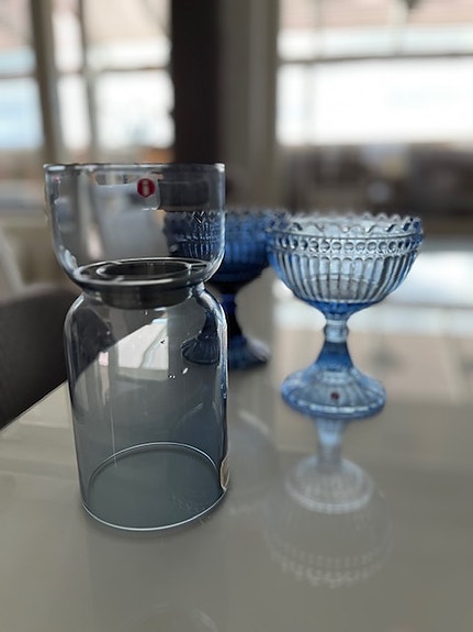 Iittala Lantern kynttilälyhty ja 2 Mariskoolia (mustikka/vaaleasini)