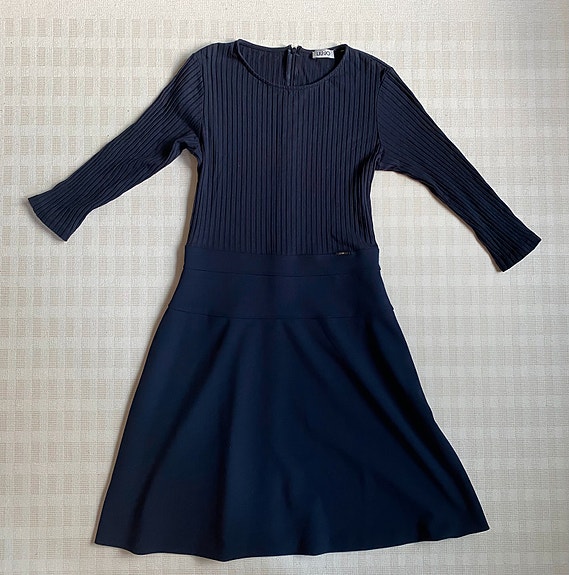 Tummansininen lyhyt mekko, Liu Jo, S