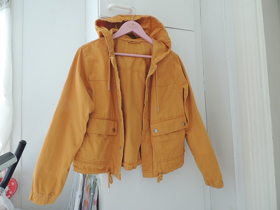 Keltainen takki hupulla S 36